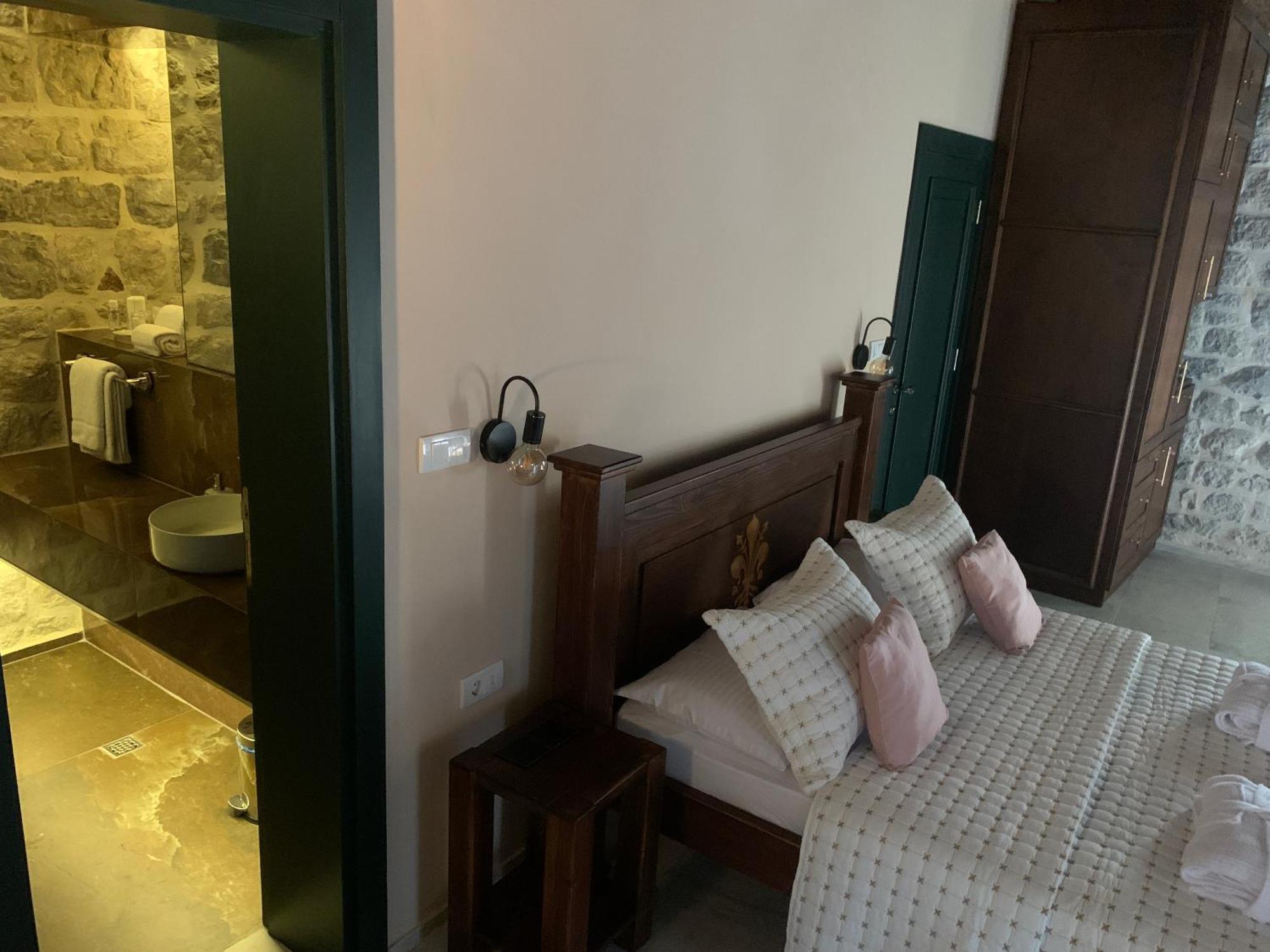 Kazin Supreme Hotell Kotor Eksteriør bilde