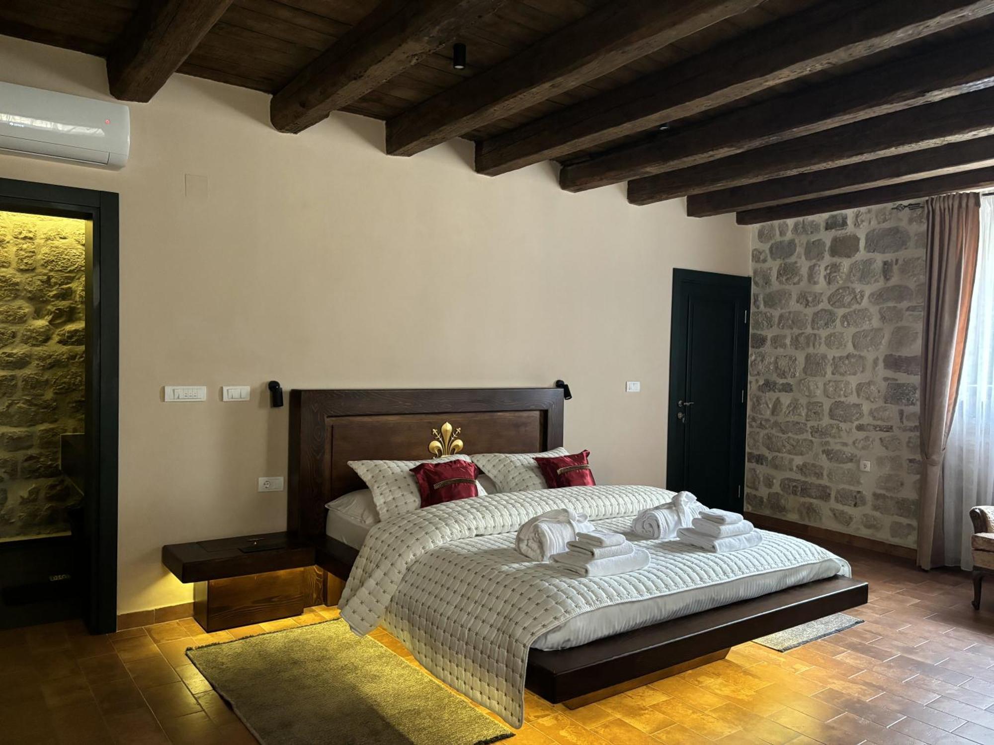 Kazin Supreme Hotell Kotor Eksteriør bilde