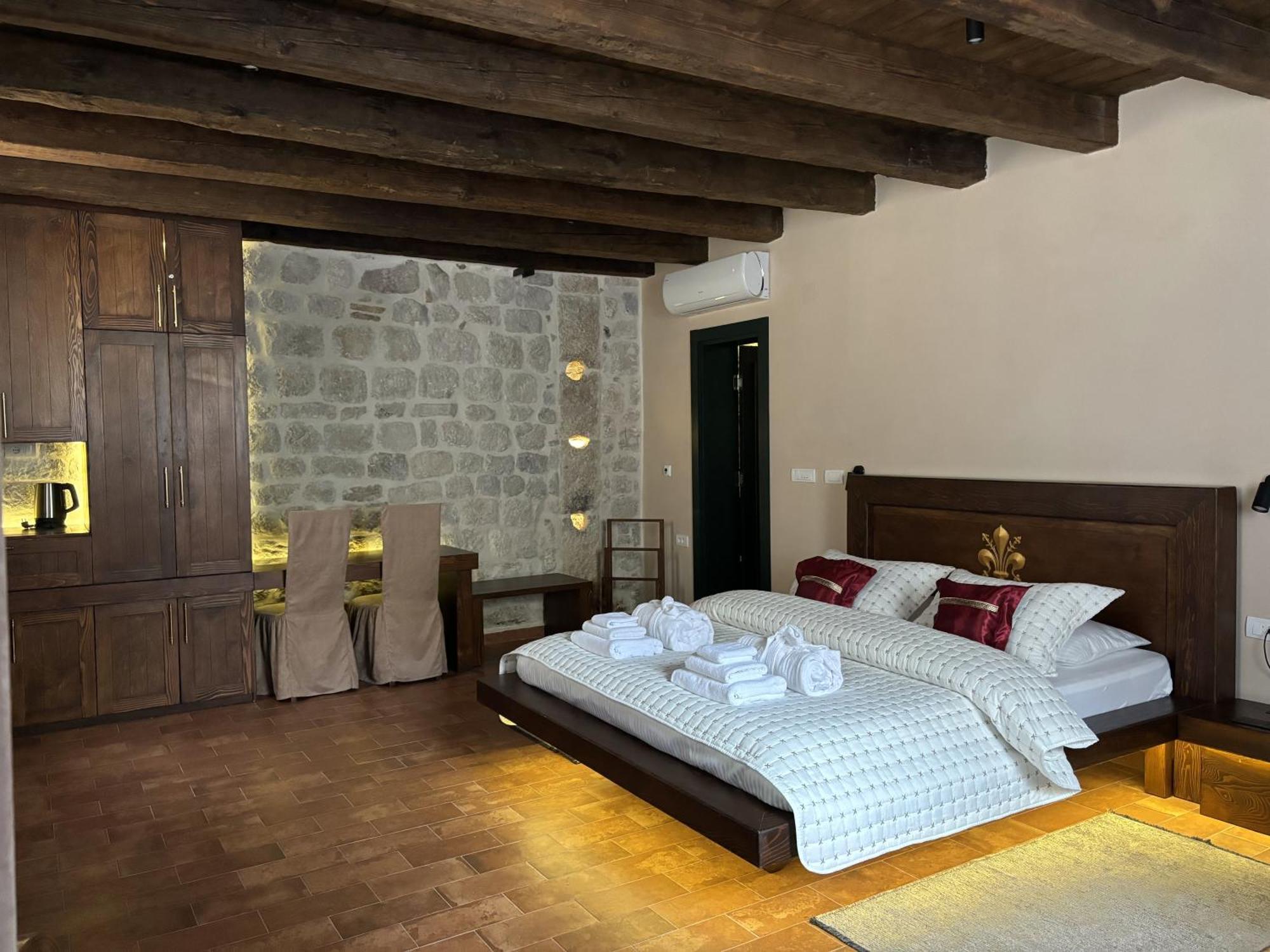 Kazin Supreme Hotell Kotor Eksteriør bilde