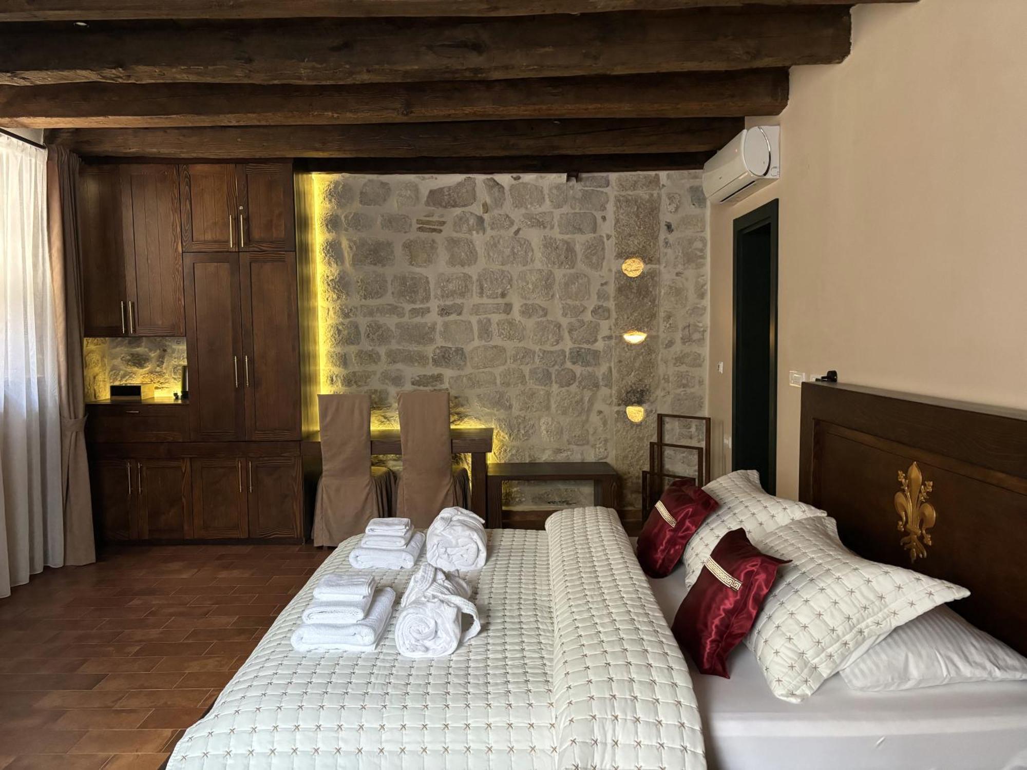 Kazin Supreme Hotell Kotor Eksteriør bilde