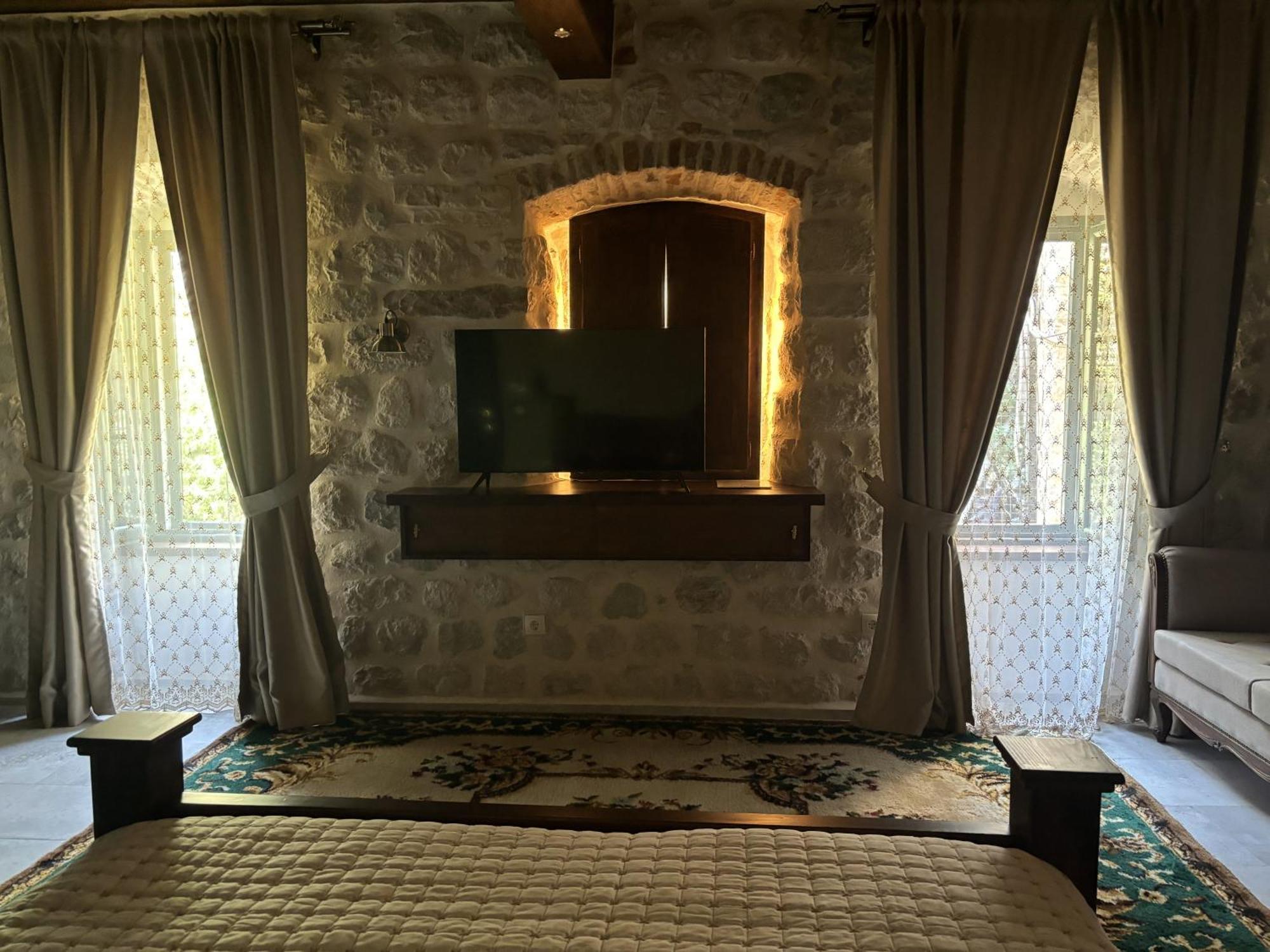 Kazin Supreme Hotell Kotor Eksteriør bilde