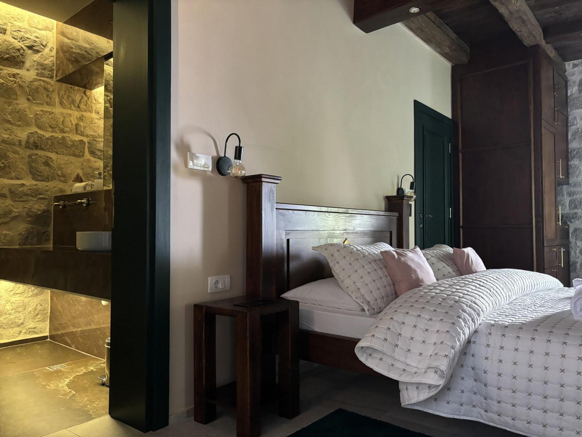 Kazin Supreme Hotell Kotor Eksteriør bilde