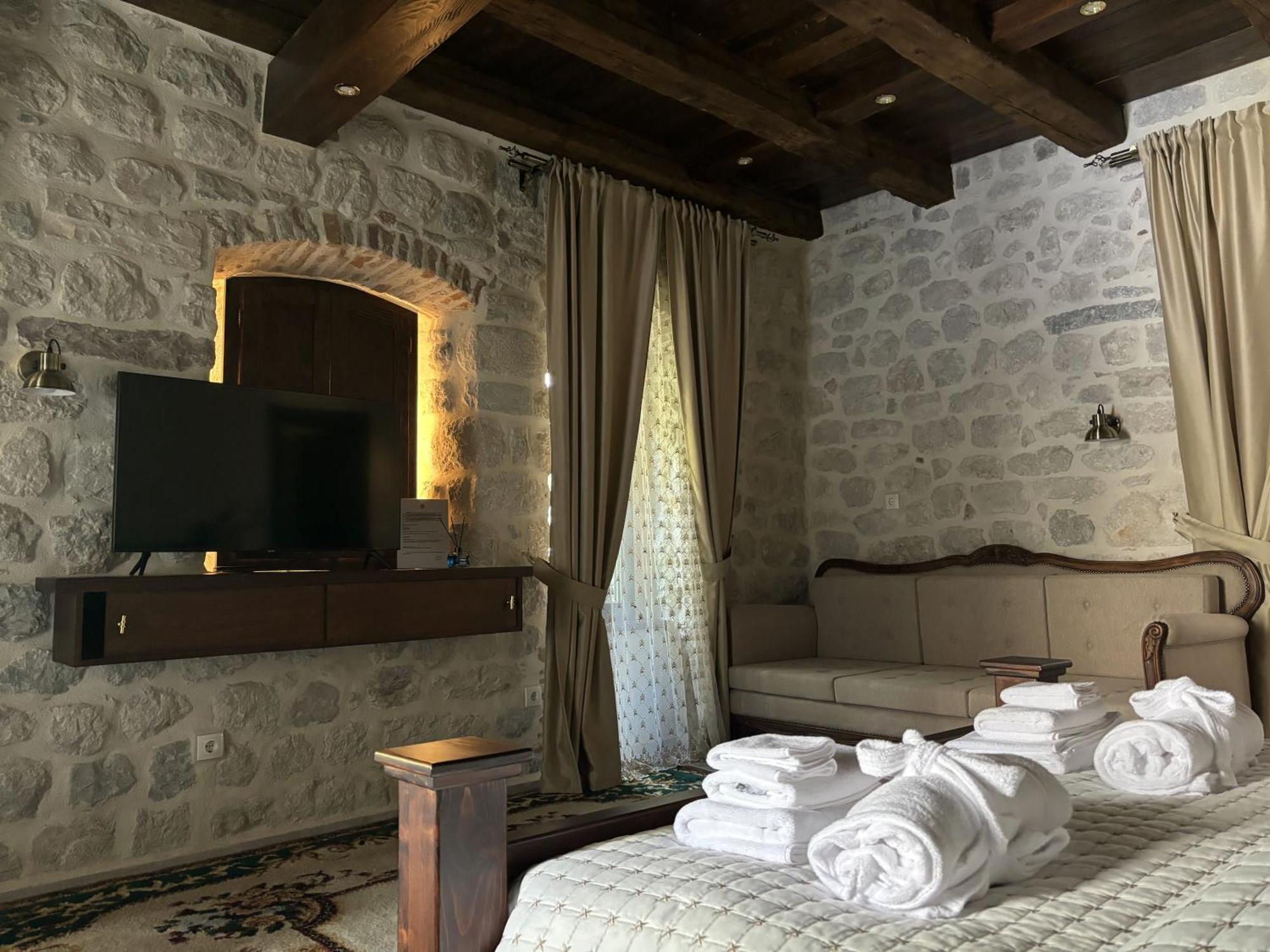 Kazin Supreme Hotell Kotor Eksteriør bilde