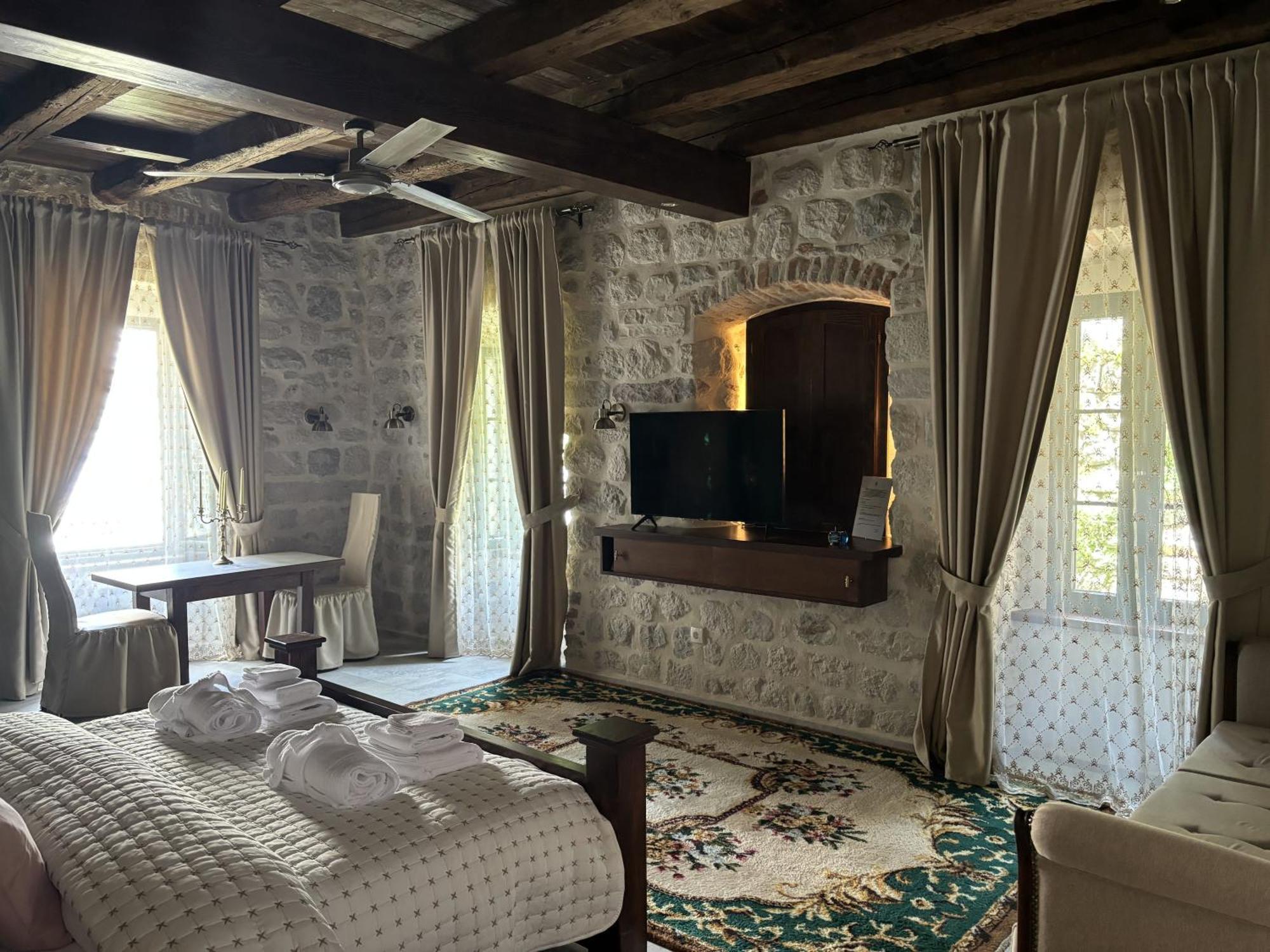 Kazin Supreme Hotell Kotor Eksteriør bilde