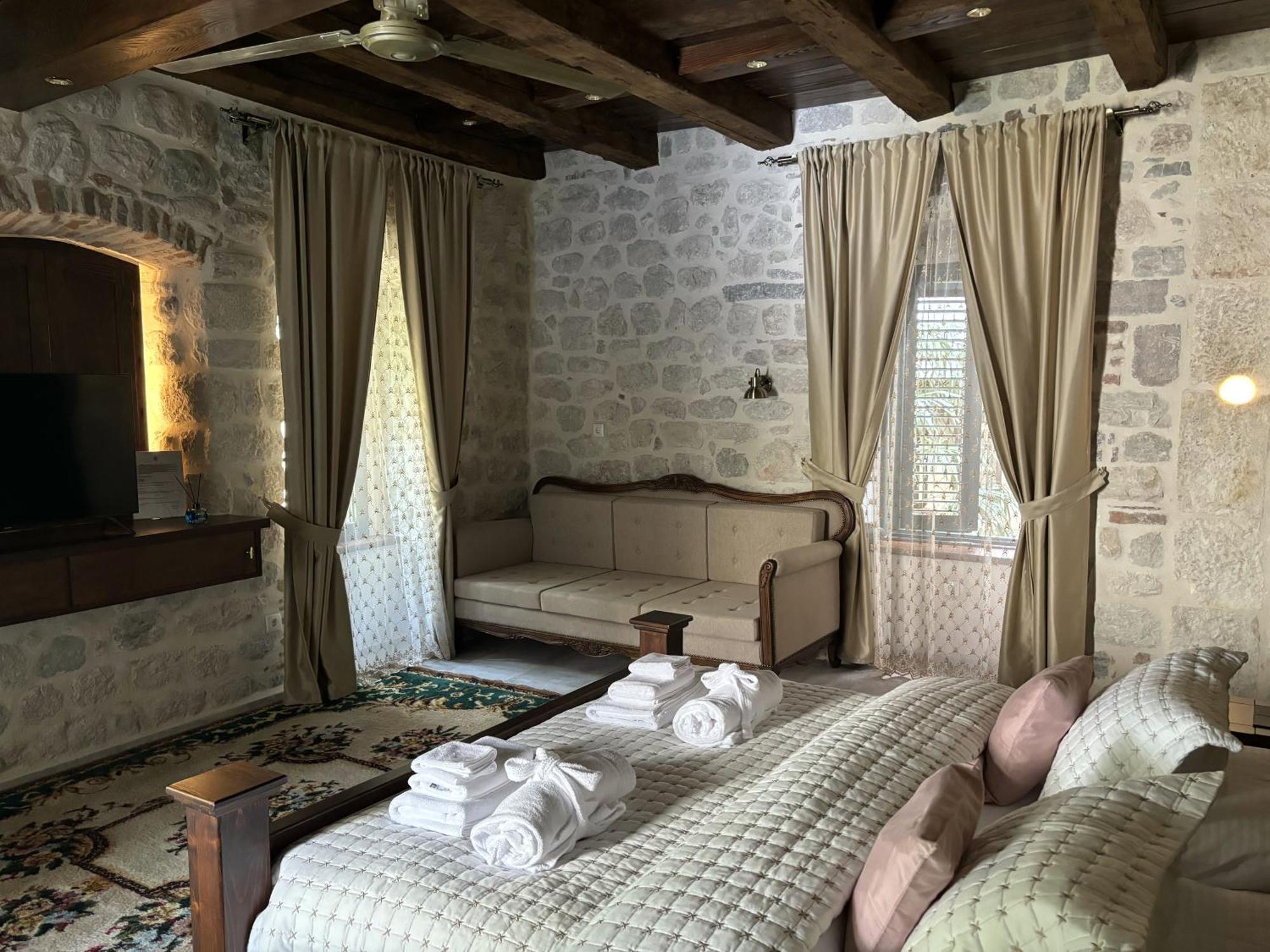 Kazin Supreme Hotell Kotor Eksteriør bilde