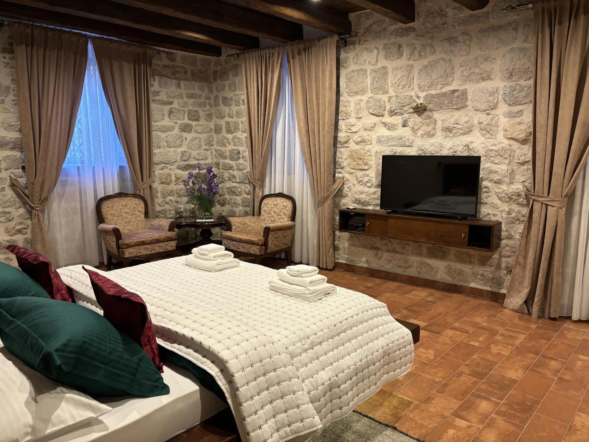 Kazin Supreme Hotell Kotor Eksteriør bilde